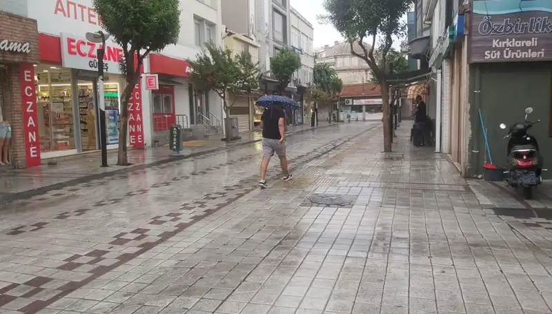 Kırklareli’da Sağanak Yağış Hayatı Olumsuz Etkiledi!