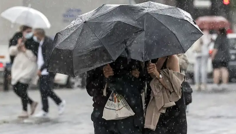 İstanbul'da Kış Soğukları Geri Dönüyor: Sağanak Yağışlar Günlerce Sürecek!