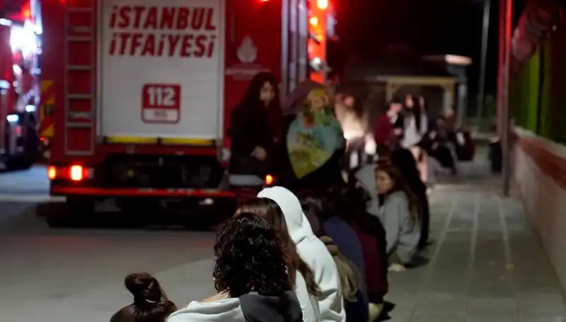 Kız Öğrenci Yurdunda Çıkan Yangın Panik Yarattı: 2500 Kişi Tahliye Edildi