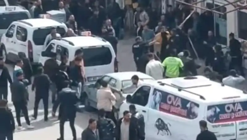 Erciş'te Sokaklar Kan Gölüne Döndü: Taşlı Sopalı Kavga 7 Gözaltı getirdi