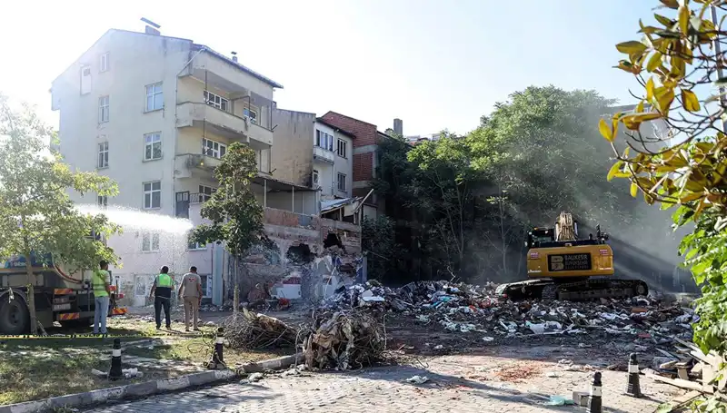 Sındırgı'da Deprem Korkusu: Artçı Şoklar Neleri Beraberinde Getirdi?