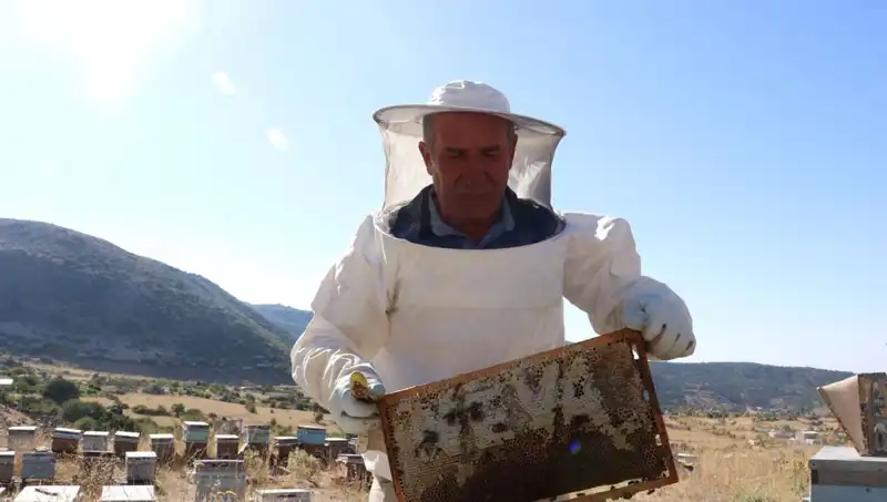 25 Yıl Sonra Geri Döndü: Geleneksel Mobilya ile 2 Ton Üretim Başarısı