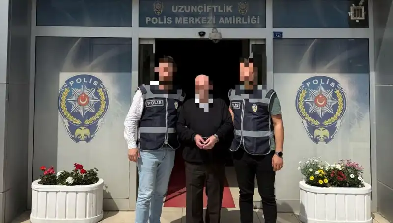 10 Araçtan Kaçan Zanlı, İzmir'de Polis Tarafından Yakalandı