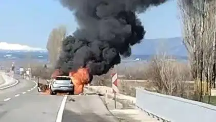 Kütahya'da Seyir Halindeki Otomobil Korkutan Bir Yangına Neden Oldu
