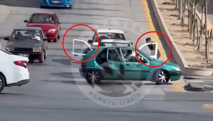 Trafikte Bıçak ve Kılıçlı Saldırı: İki Suratli Gözaltı Operasyonu