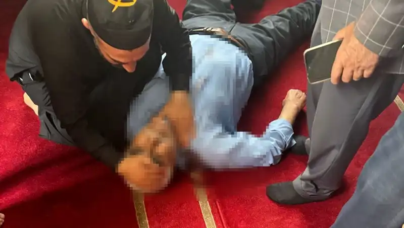 Camide Korkunç Saldırı: Namaz Esnasında Bıçaklanan Kurbanın Hikayesi