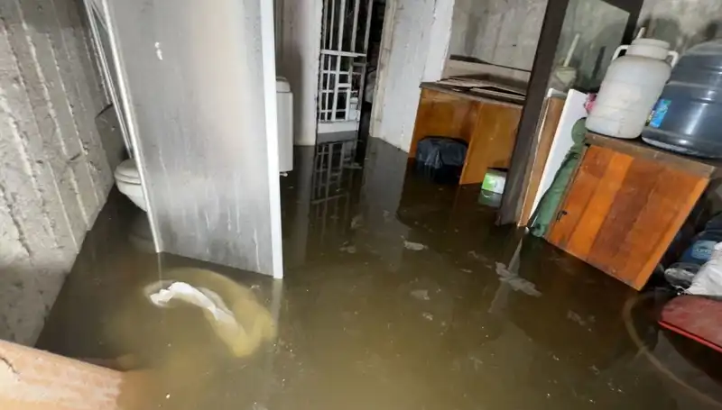 Avcılar’da Yağışlar Hayatı Felç Etti: Su Baskınları Sokağa Taşındı