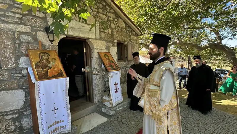 Bozcaada'nın Geleneksel Aya Paraskevi Günü Ayini Renkli Görüntülerle Kutlandı