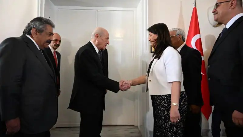 Bahçeli, DEM Parti Heyetiyle Görüşerek Politika Stratejilerini Gözden Geçirdi