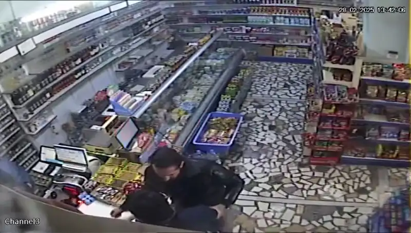 Cezaevi Firarisi Markette Dehşeti Yaşattı: Bıçakla Müşterilere Saldırdı