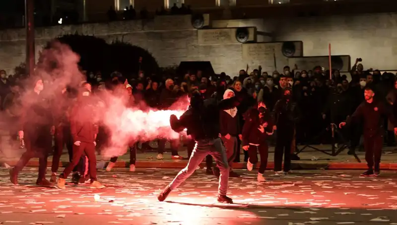 Yunanistan'da Siyasi Çalkantı: Hükümete Gensoru İle Sokaklarda Protestolar Yükseliyor