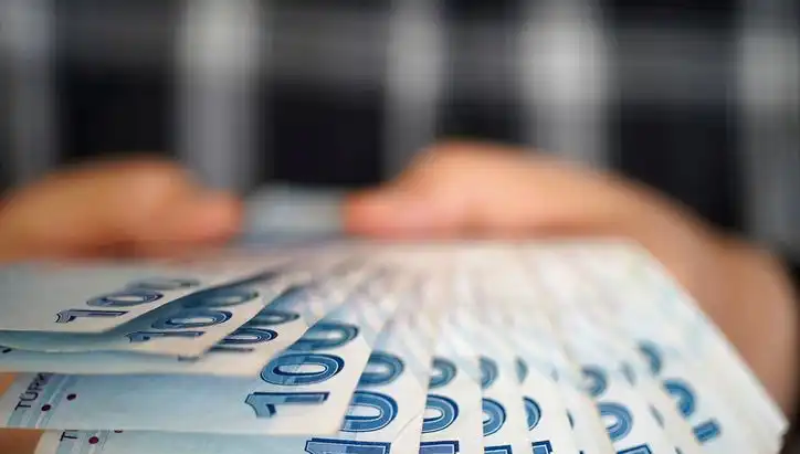 Emekli Promosyonları 2025: Kamu ve Özel Bankalar Arasındaki Rekabet