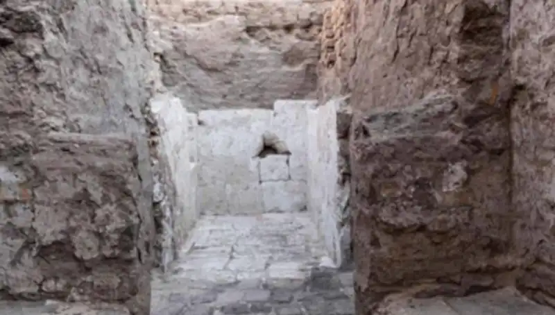 Mısır’da Tarihin Derinliklerinden Gelen Şok Edici Keşif: 3.500 Yıllık Kraliyet Mezarı