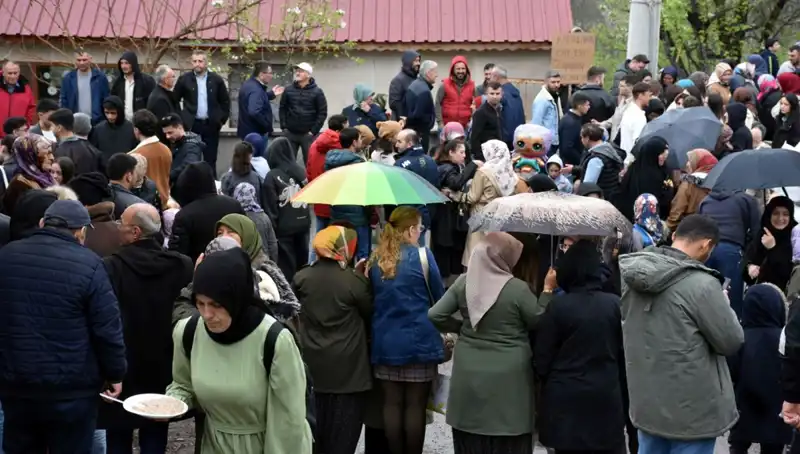 Türkiye'nin Dört Bir Yanından 12 Bin Kişi Geleneksel Bayramlaşma İçin Buluştu