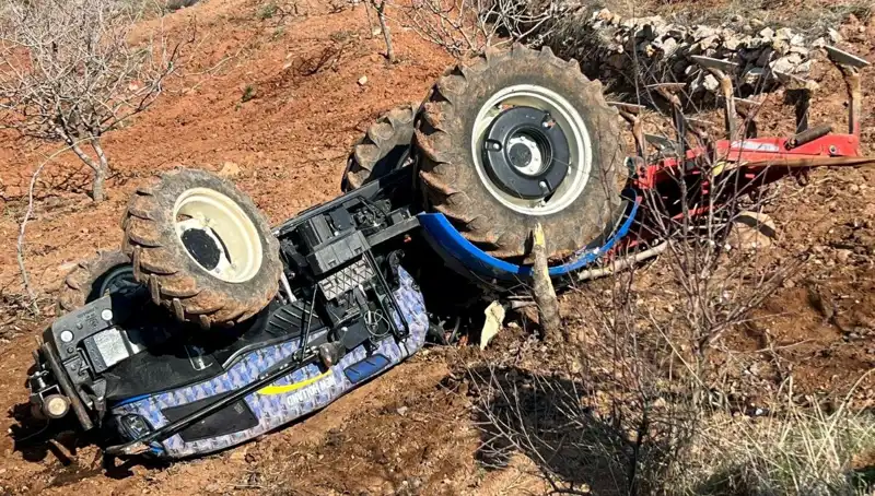 Siirt’te Devrilen Traktörün Sürücüsü Hayatını Kaybetti: Detaylar Açıklandı